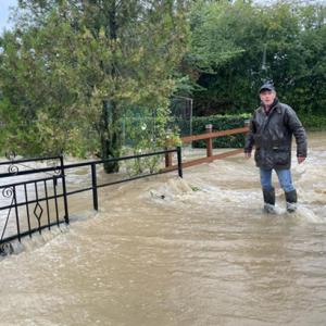 PatOnHisDriveway